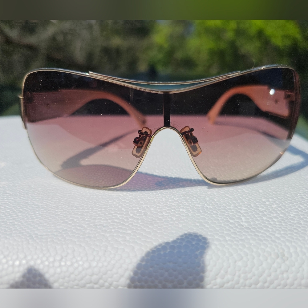 COACH SUNGLASSES AND CLAM SHELL CASE - Picture 11 of 14